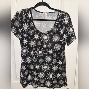 Black and White Snowflake Women's Top
